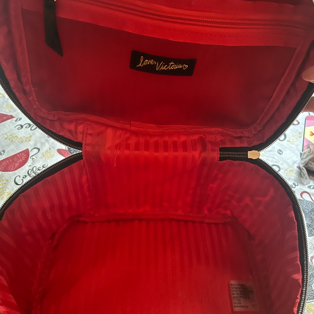 ✨VICTORIA SECRET Make Up Bag ✨ - Picture 3 of 4